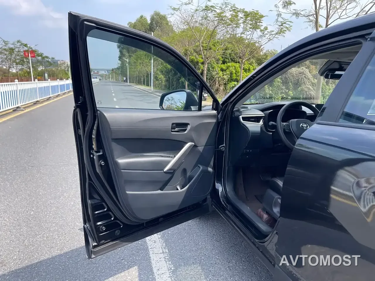 Toyota Frontlander 2024 2.0L Smart Hybrid Dual Engine Leading Edition — фото 20