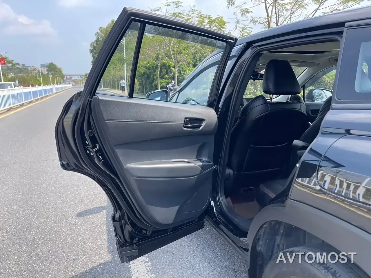 Toyota Frontlander 2024 2.0L Smart Hybrid Dual Engine Leading Edition — фото 28