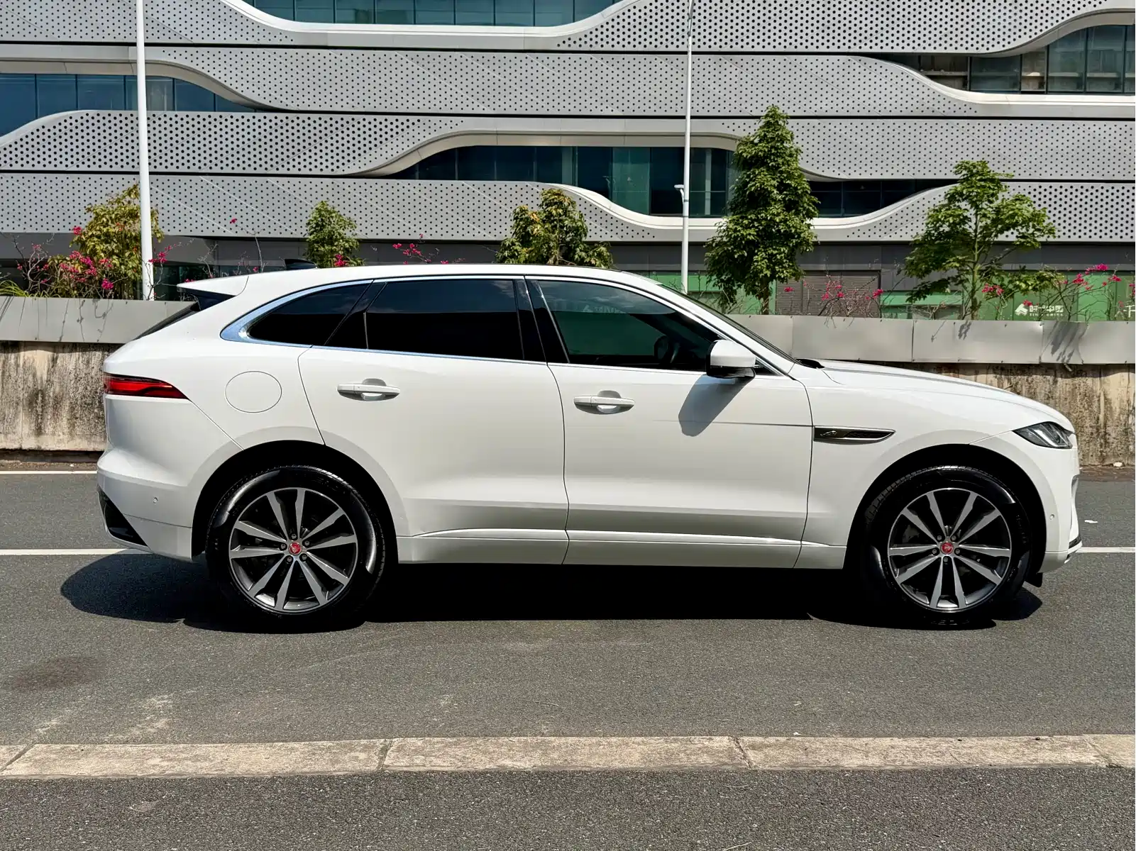 Jaguar F-PACE 2021 250PS R-Dynamic S — фото 7