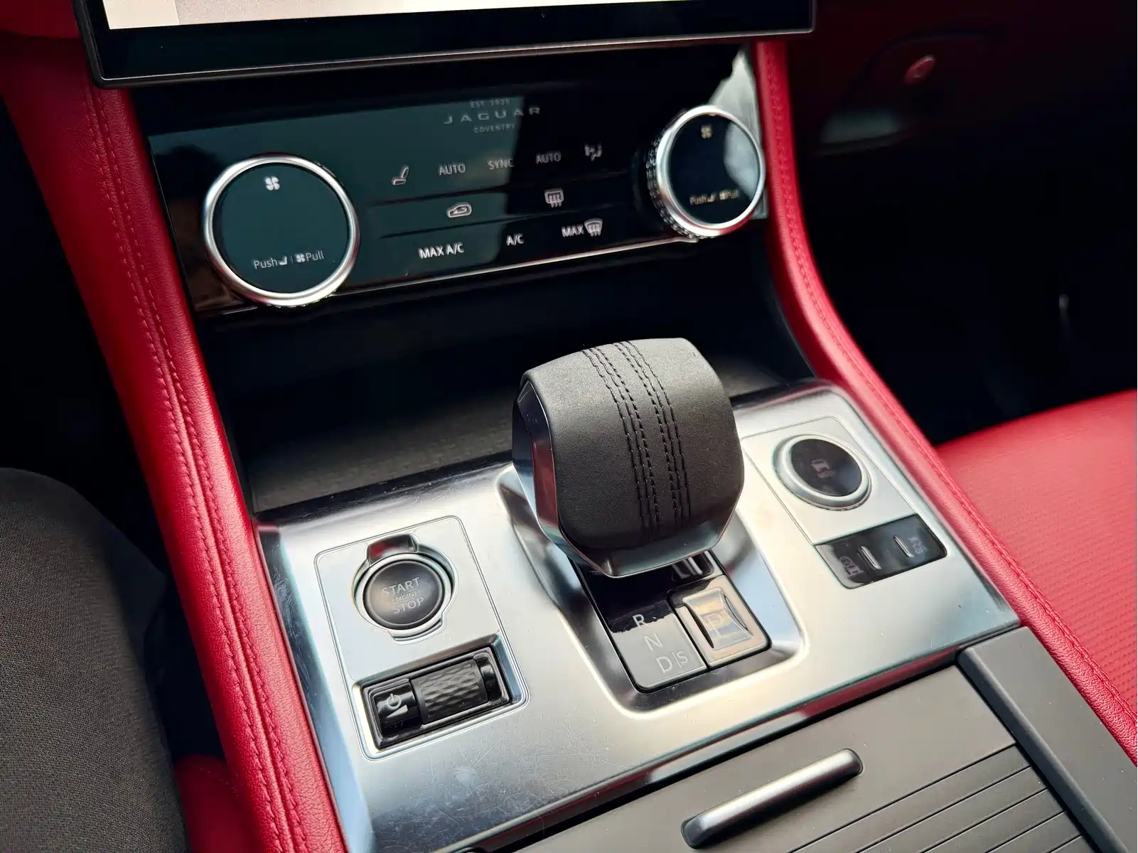 Jaguar F-PACE 2021 250PS R-Dynamic S — фото 17