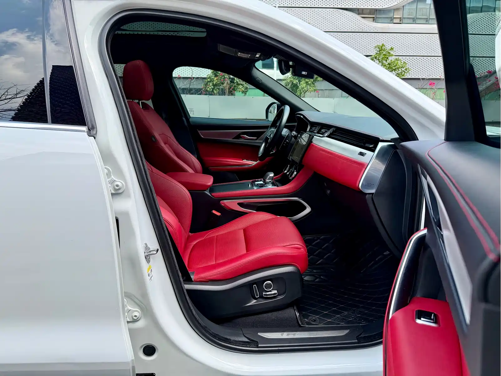 Jaguar F-PACE 2021 250PS R-Dynamic S — фото 20