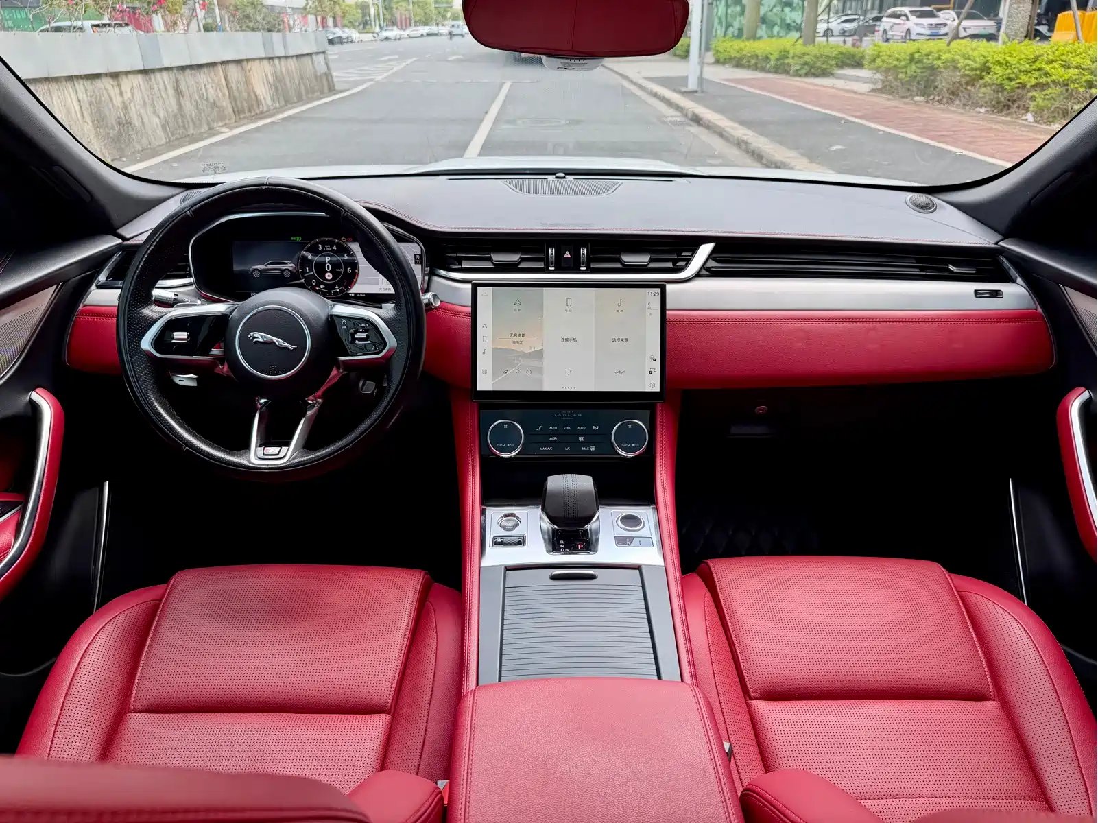 Jaguar F-PACE 2021 250PS R-Dynamic S — фото 24