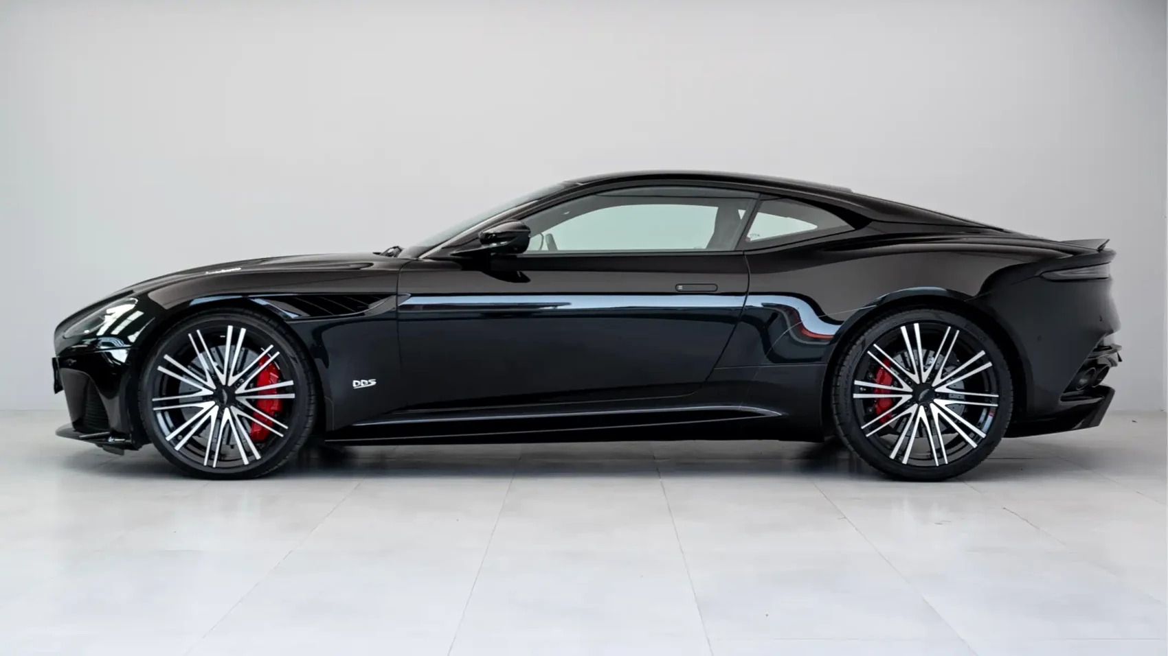 Aston Martin DBS 2022 DBS Superleggera V12 Coupe — фото 3