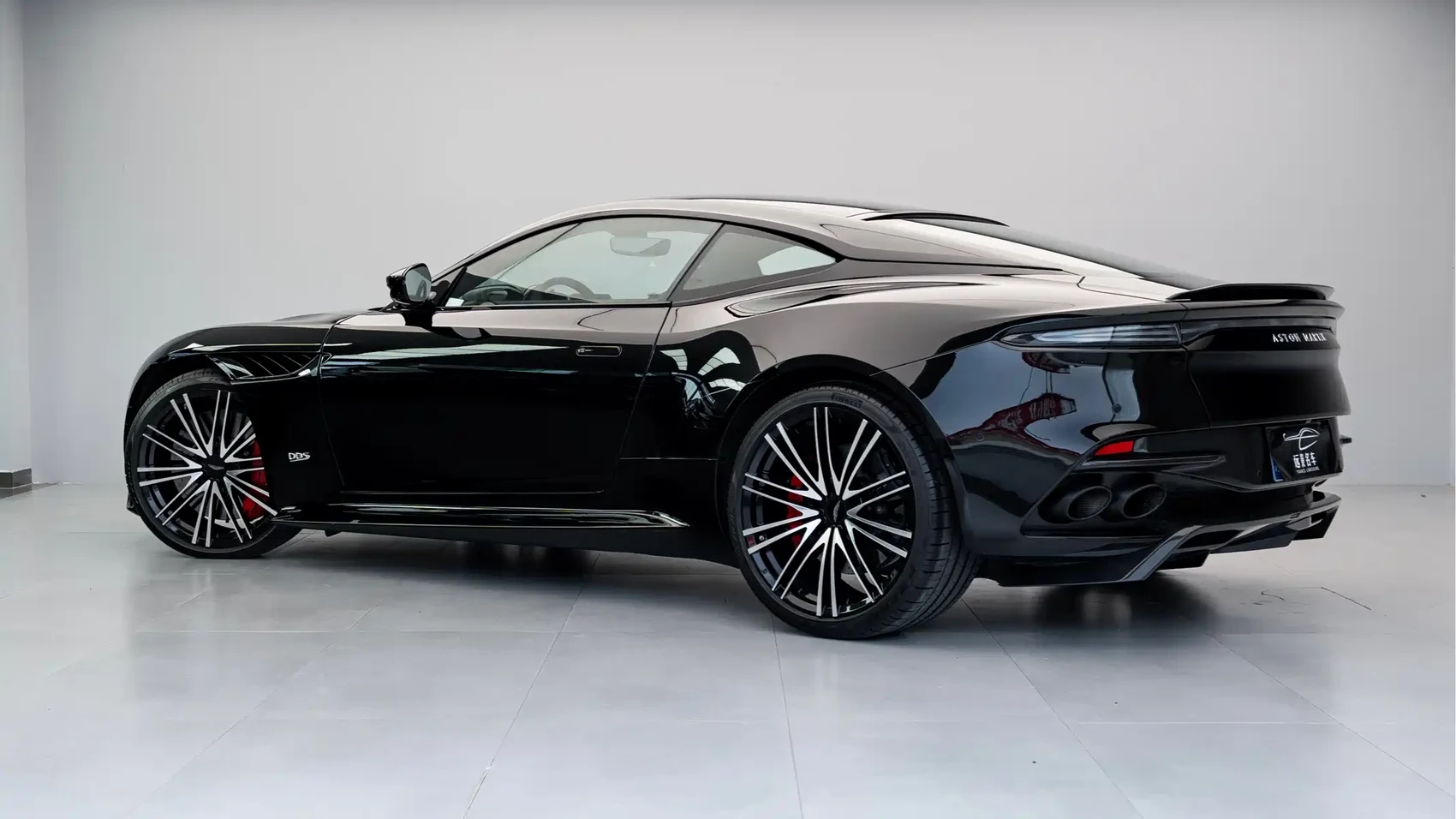 Aston Martin DBS 2022 DBS Superleggera V12 Coupe — фото 16