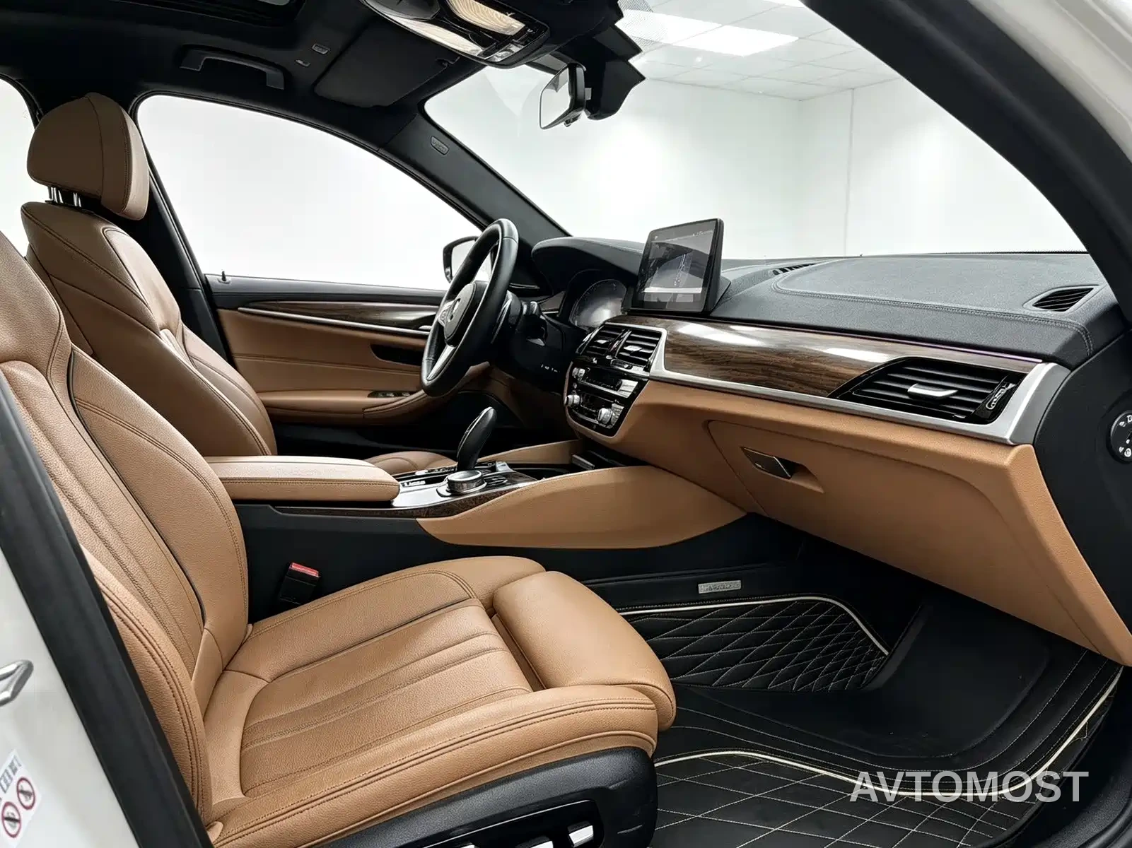 BMW 5 Series (Import) 2022 Model Second Facelift 530i Style Edition M Sport Package — фото 5