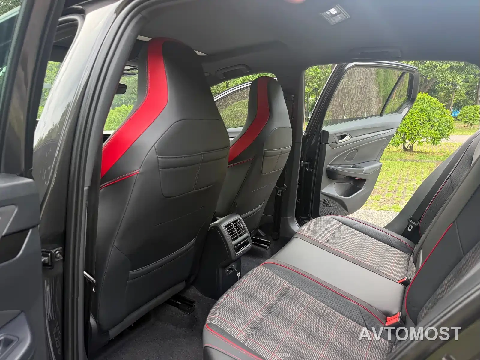 Volkswagen Golf GTI 2021 380TSI DSG GTI — фото 12