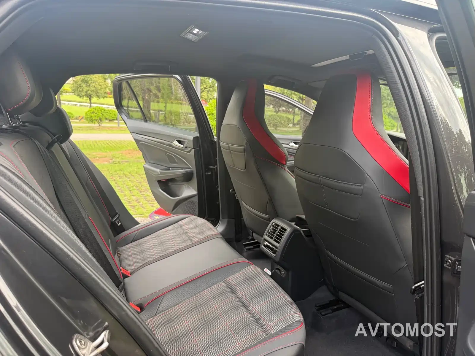 Volkswagen Golf GTI 2021 380TSI DSG GTI — фото 19