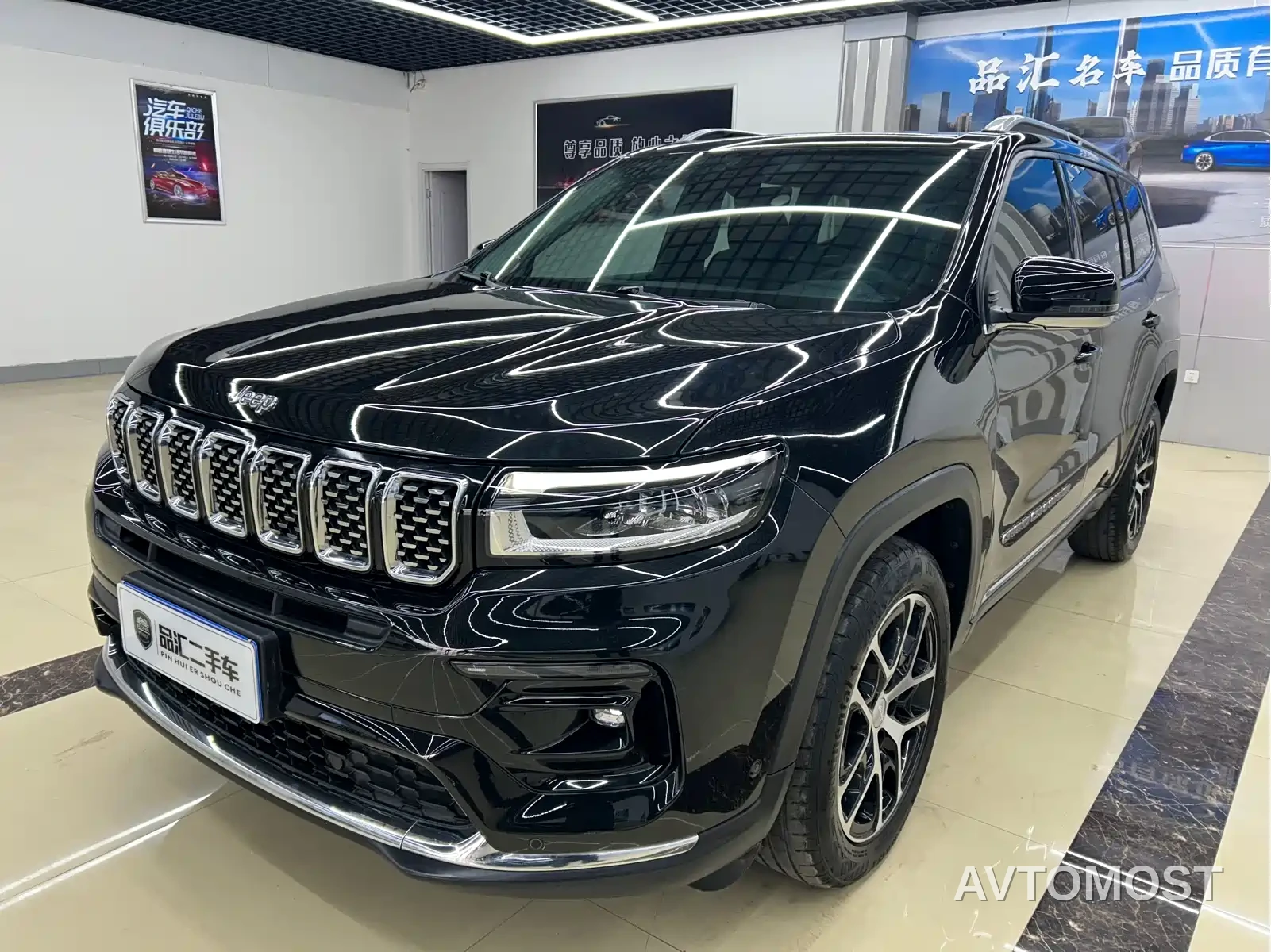 Jeep Grand Commander 2022 2.0T AWD Luxury Edition — фото 1