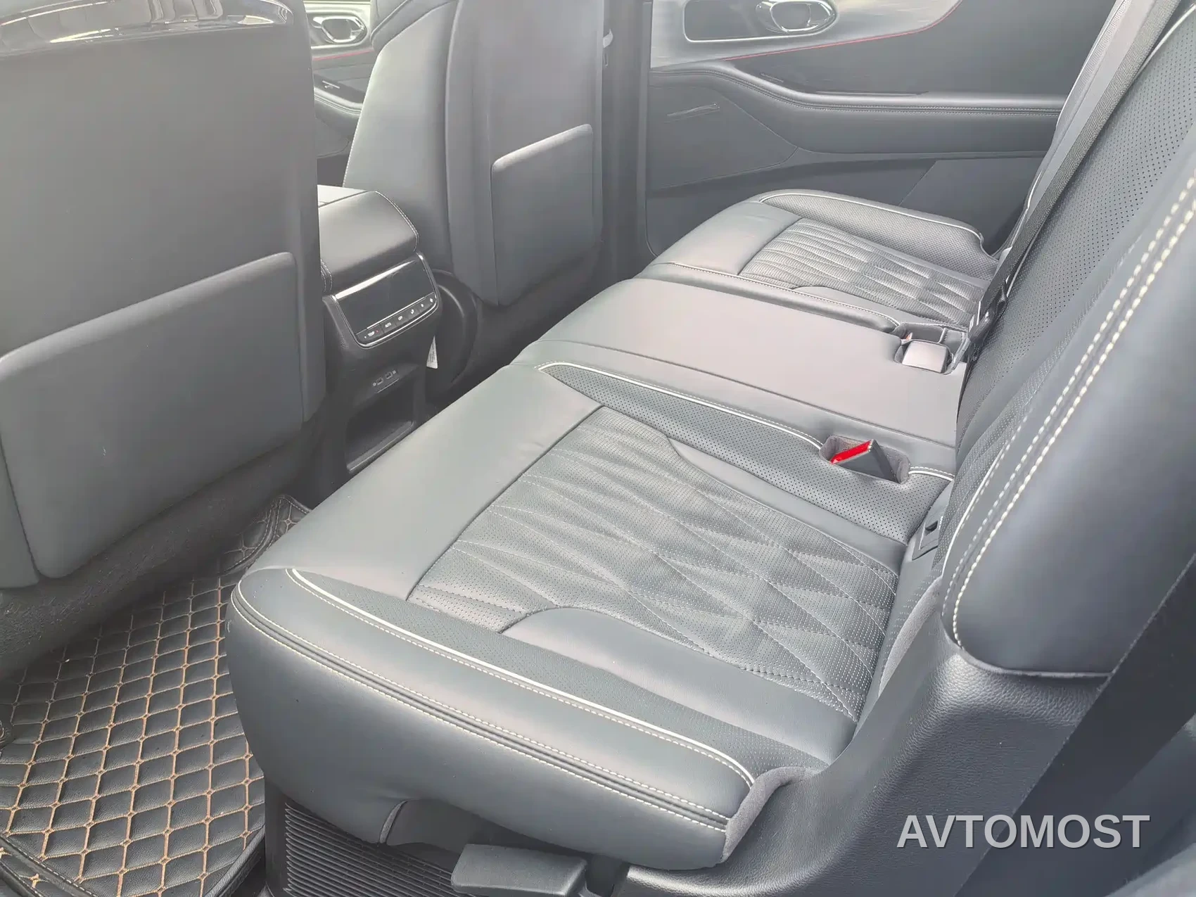 GAC Trumpchi GS8 2022 Dual Engine Series 2.0TM 2WD Premium Edition (7-Seater) — фото 4