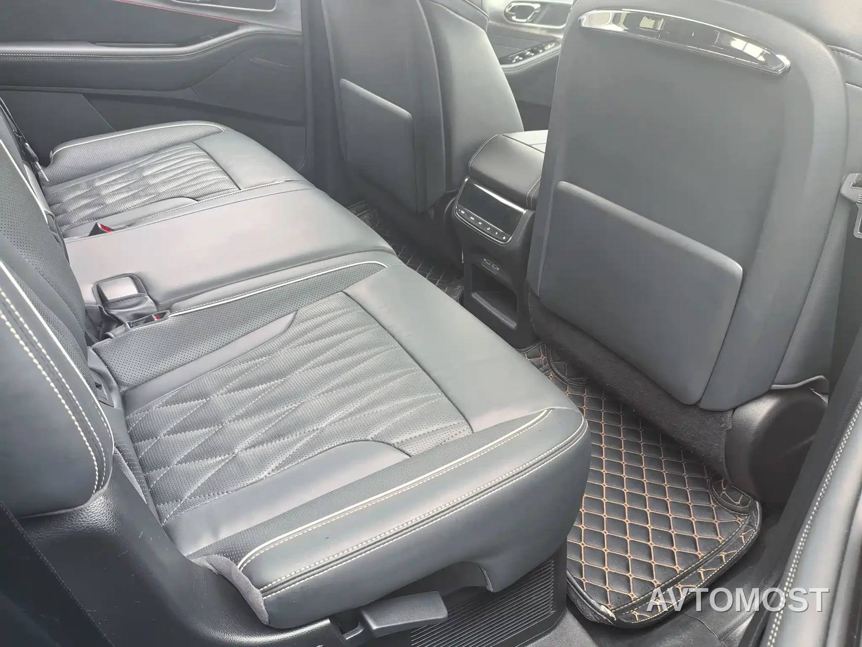 GAC Trumpchi GS8 2022 Dual Engine Series 2.0TM 2WD Premium Edition (7-Seater) — фото 10