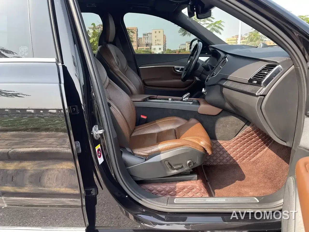 Volvo XC90 Plug-in Hybrid 2022 Facelift E-Drive Hybrid T8 Intelligent Premium Luxury 7-Seater — фото 10
