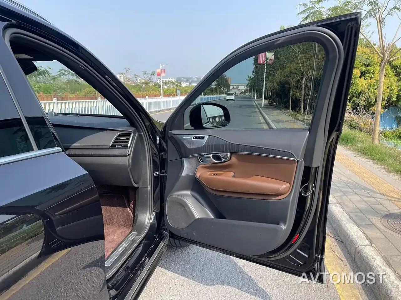Volvo XC90 Plug-in Hybrid 2022 Facelift E-Drive Hybrid T8 Intelligent Premium Luxury 7-Seater — фото 11