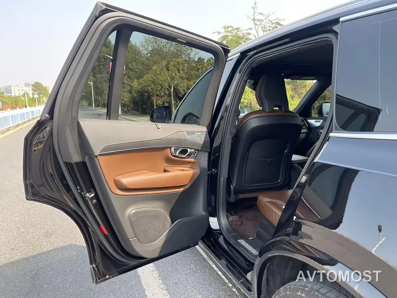 Volvo XC90 Plug-in Hybrid 2022 Facelift E-Drive Hybrid T8 Intelligent Premium Luxury 7-Seater — фото 27