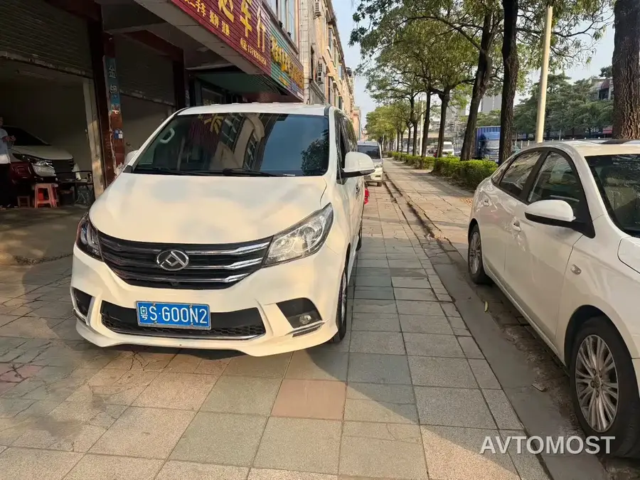 SAIC Maxus G10 2021 2.0T Manual Elite Edition Diesel 8-Seater
