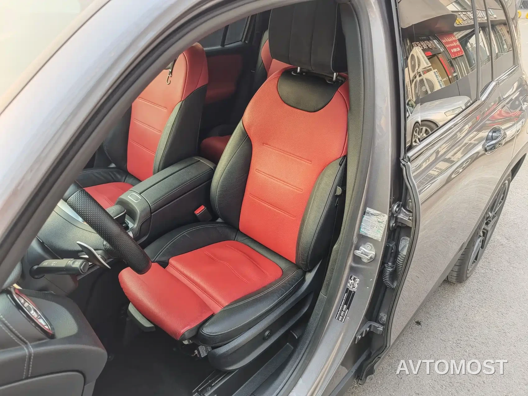 Mercedes-Benz GLB AMG 2021 AMG GLB 35 4MATIC — фото 15