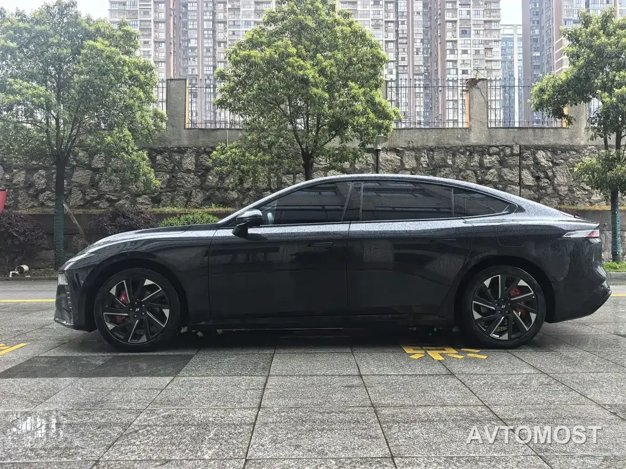 Dongfeng Yipai eπ007 2025 EREV 230Air Cruise Edition — фото 2