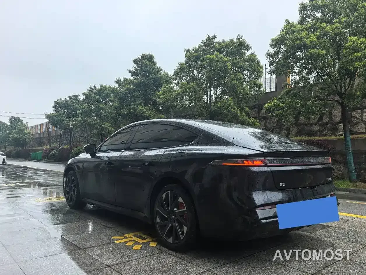 Dongfeng Yipai eπ007 2025 EREV 230Air Cruise Edition — фото 3