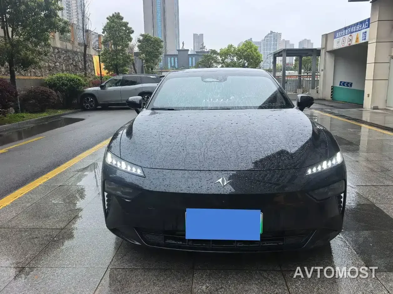 Dongfeng Yipai eπ007 2025 EREV 230Air Cruise Edition — фото 8