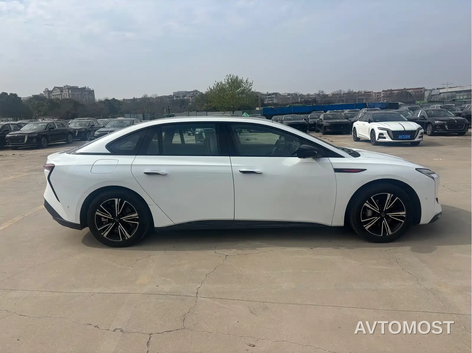 Hongqi EH7 2024 Model 820 Pro — фото 4