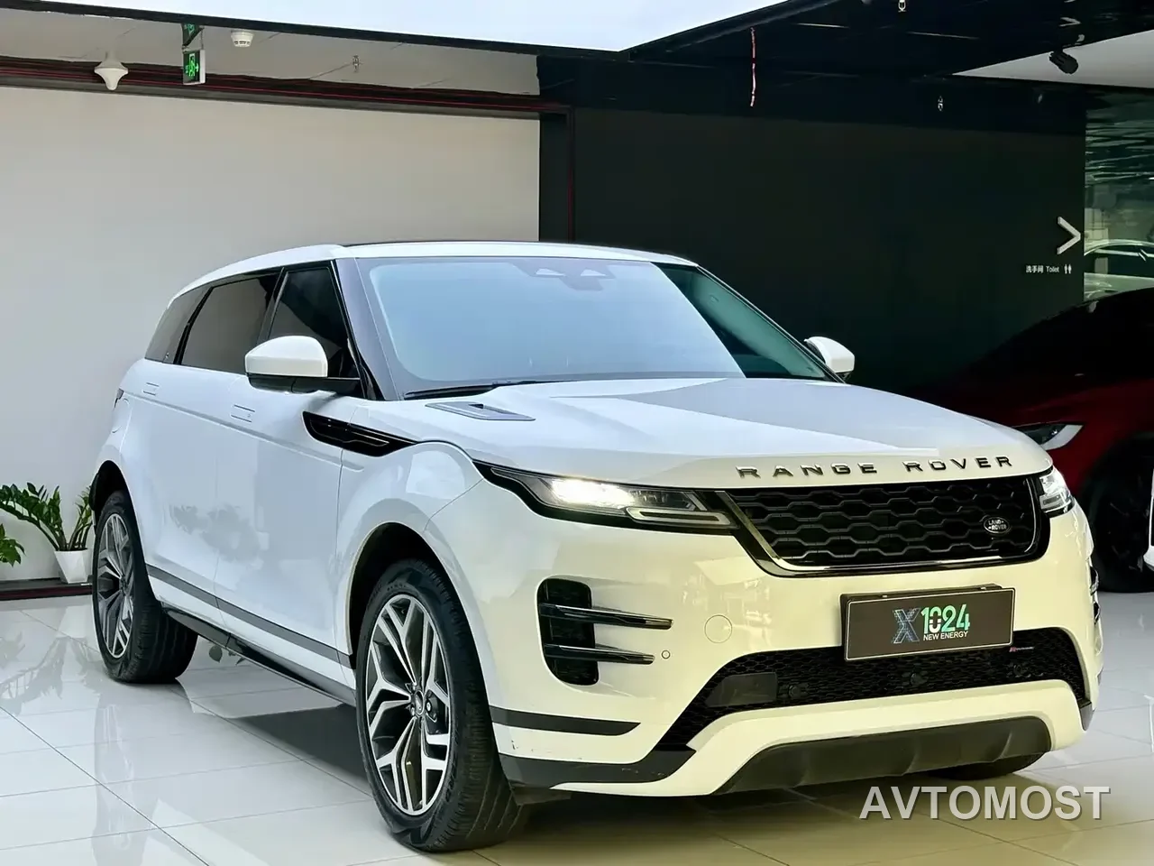 Land Rover Range Rover Evoque New Energy 2023 Range Rover Evoque L P300e Plug-in Hybrid Edition — фото 2