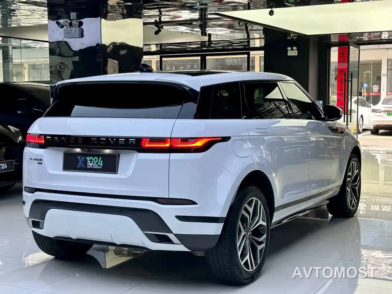 Land Rover Range Rover Evoque New Energy 2023 Range Rover Evoque L P300e Plug-in Hybrid Edition — фото 3