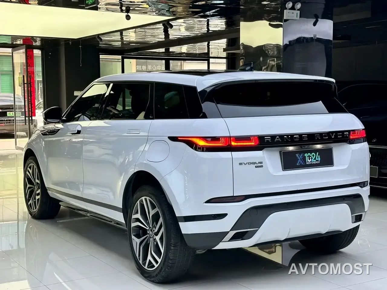 Land Rover Range Rover Evoque New Energy 2023 Range Rover Evoque L P300e Plug-in Hybrid Edition — фото 6