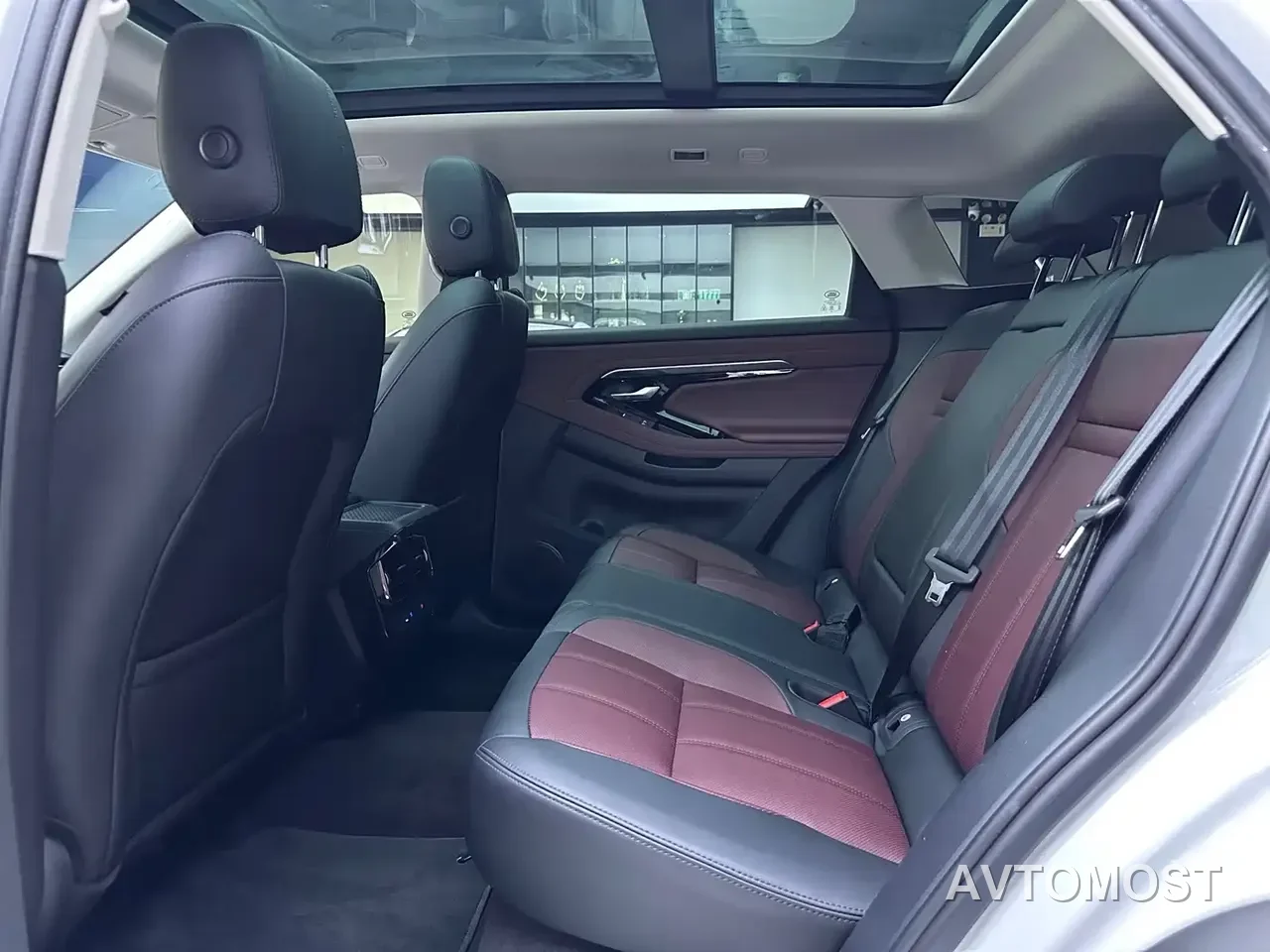 Land Rover Range Rover Evoque New Energy 2023 Range Rover Evoque L P300e Plug-in Hybrid Edition — фото 9