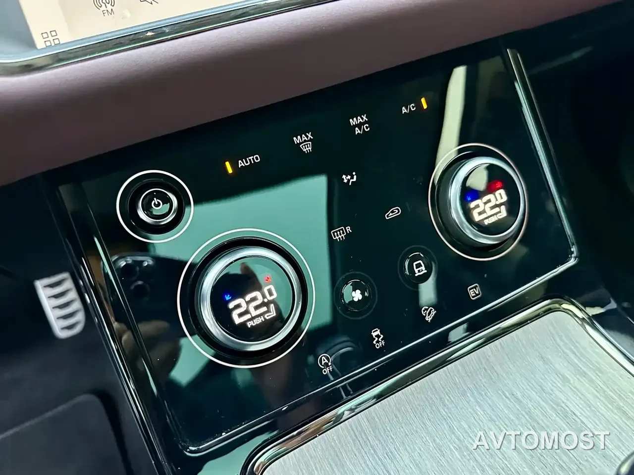 Land Rover Range Rover Evoque New Energy 2023 Range Rover Evoque L P300e Plug-in Hybrid Edition — фото 18