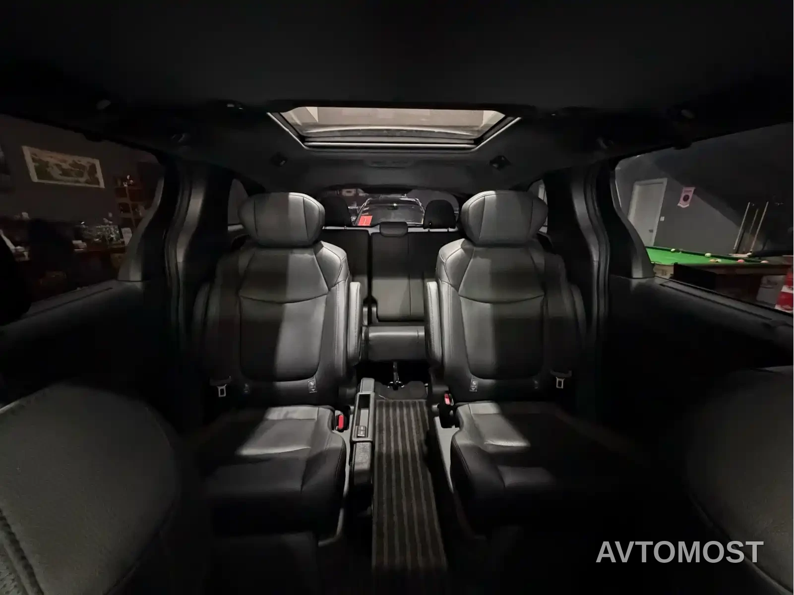 Toyota Granvia 2023 2.5L Hybrid VIP Edition — фото 8