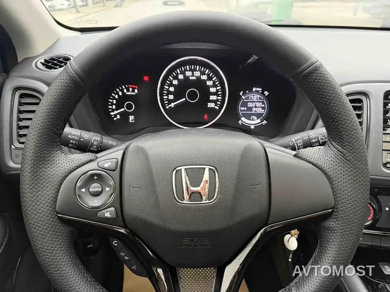 Honda Vezel 2020 1.5L CVT Pioneer — фото 9