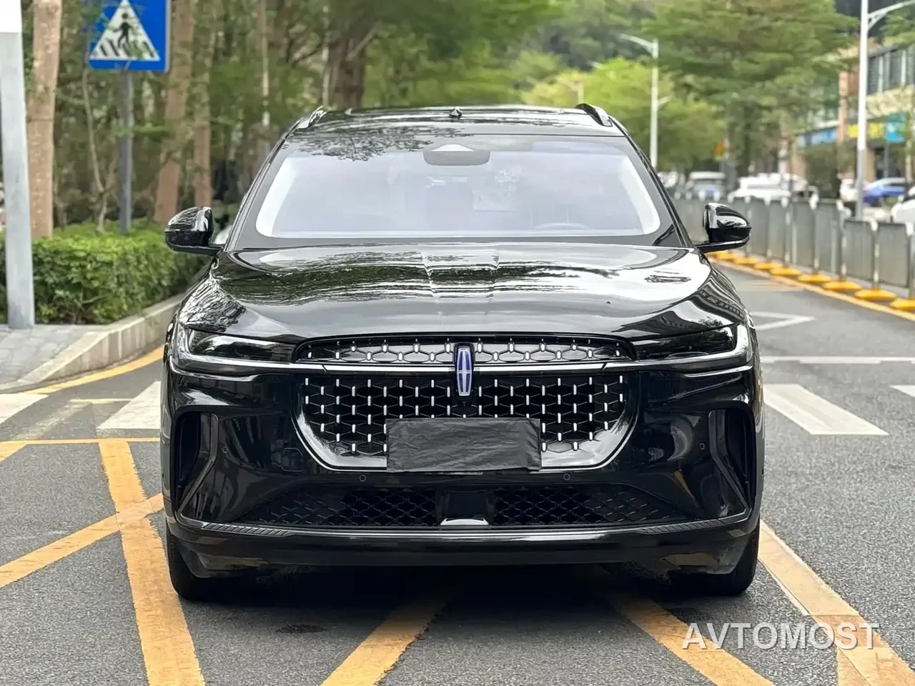 Lincoln Nautilus 2023 2.0T 4WD Premium Hybrid Edition — фото 2