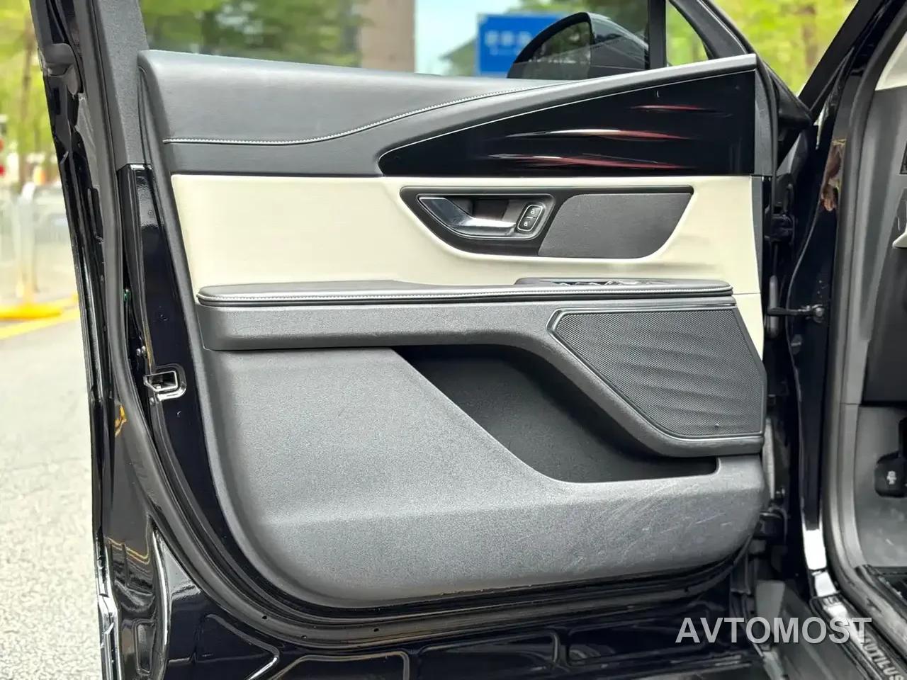 Lincoln Nautilus 2023 2.0T 4WD Premium Hybrid Edition — фото 11