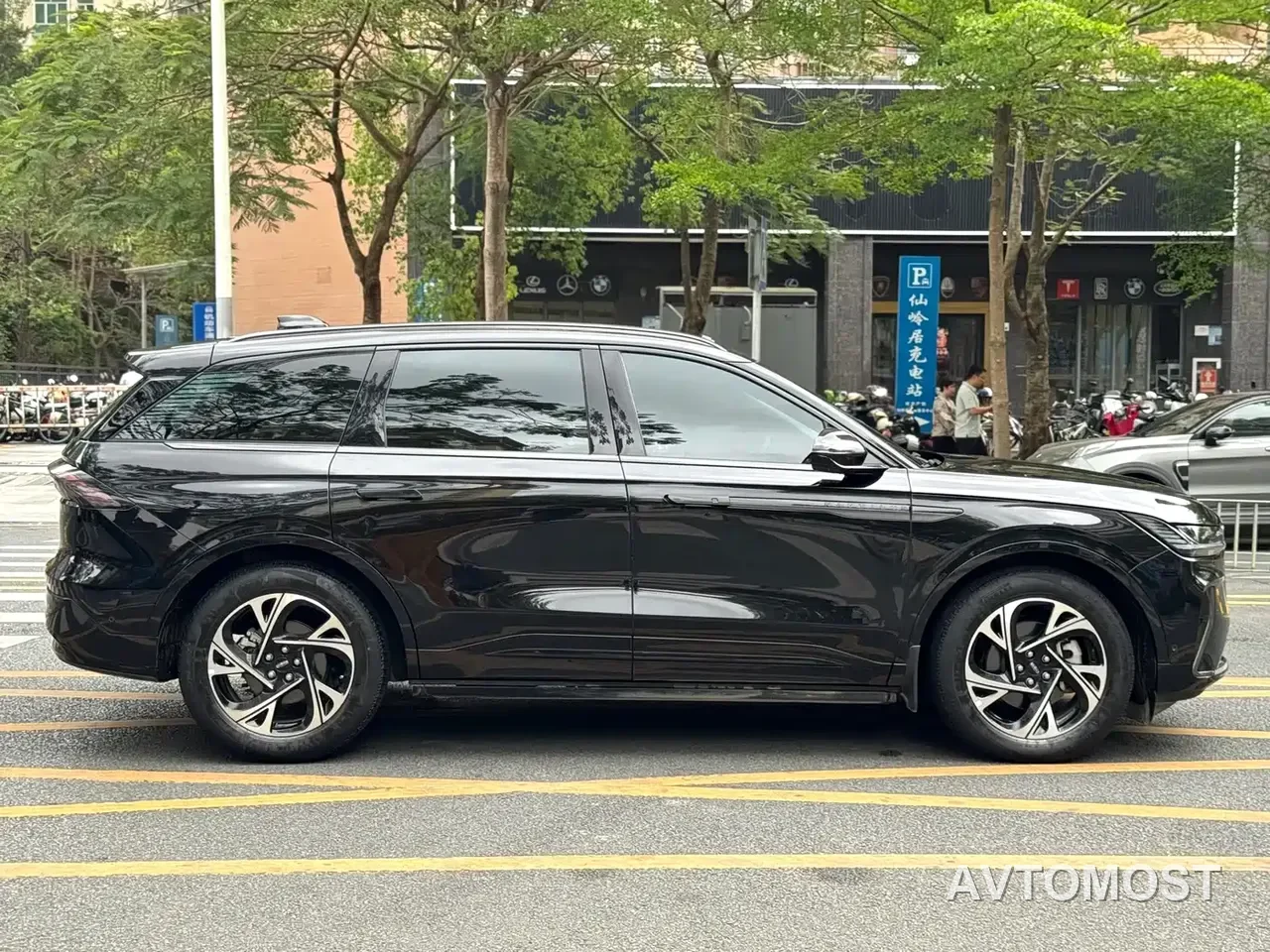 Lincoln Nautilus 2023 2.0T 4WD Premium Hybrid Edition — фото 14