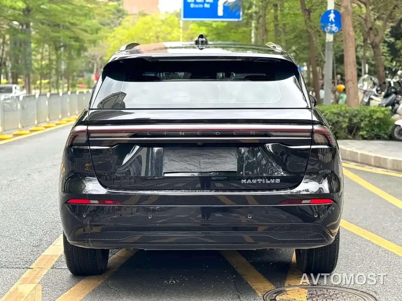 Lincoln Nautilus 2023 2.0T 4WD Premium Hybrid Edition — фото 16