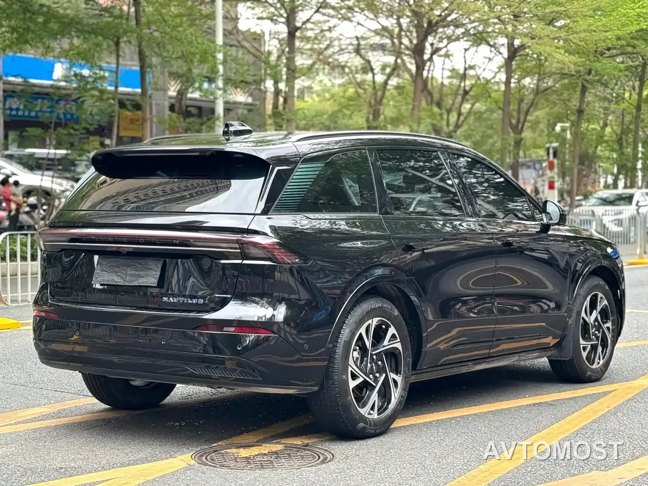 Lincoln Nautilus 2023 2.0T 4WD Premium Hybrid Edition — фото 18