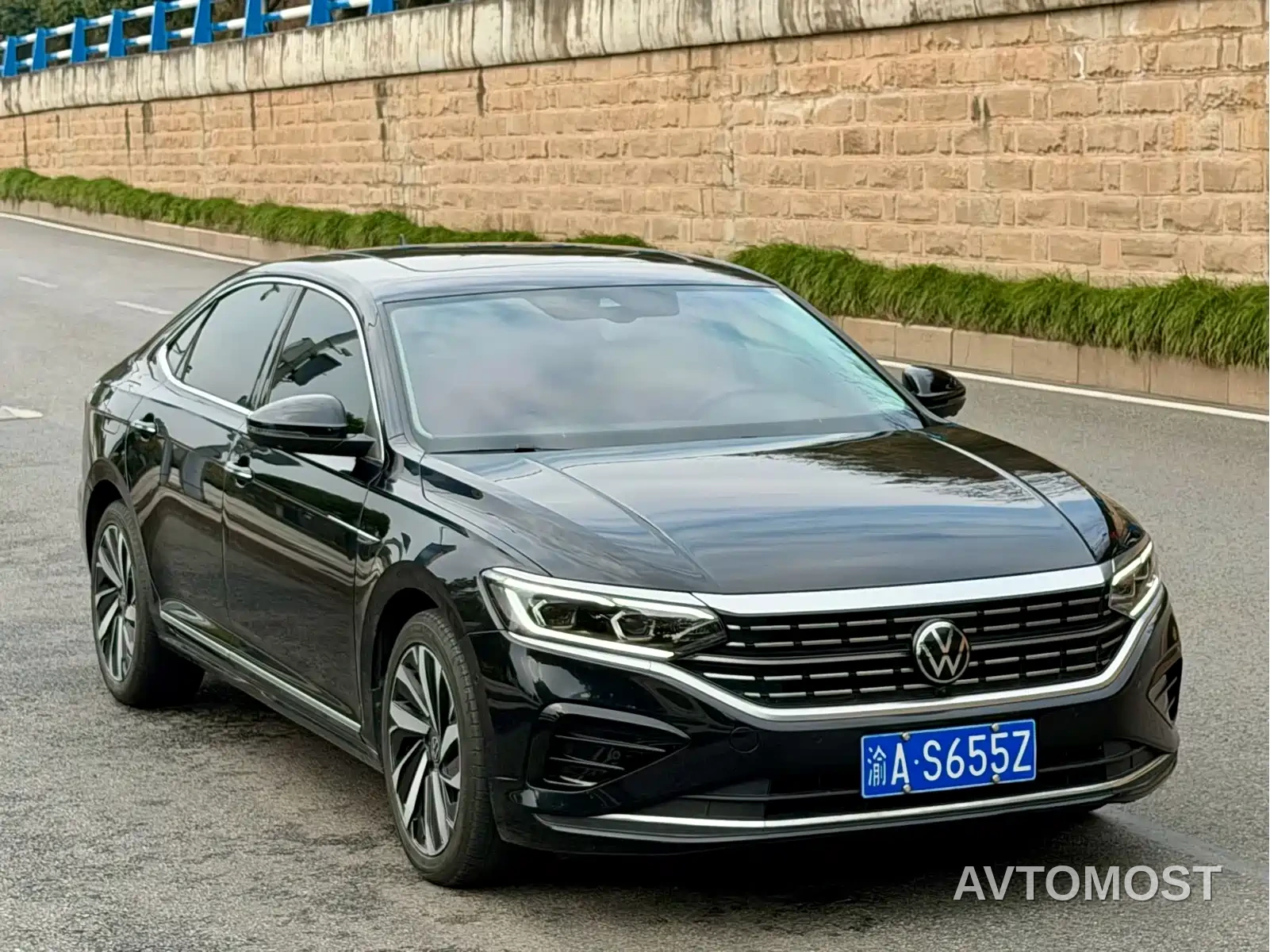 Volkswagen Passat 2022 330TSI Luxury Edition — фото 2