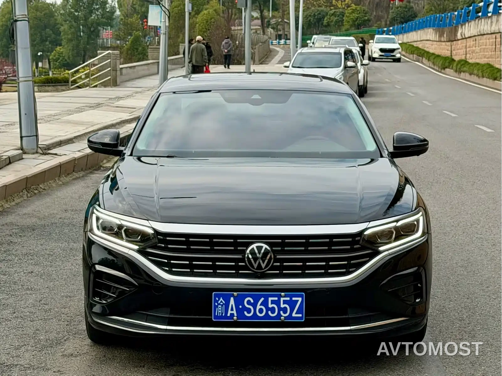 Volkswagen Passat 2022 330TSI Luxury Edition — фото 3