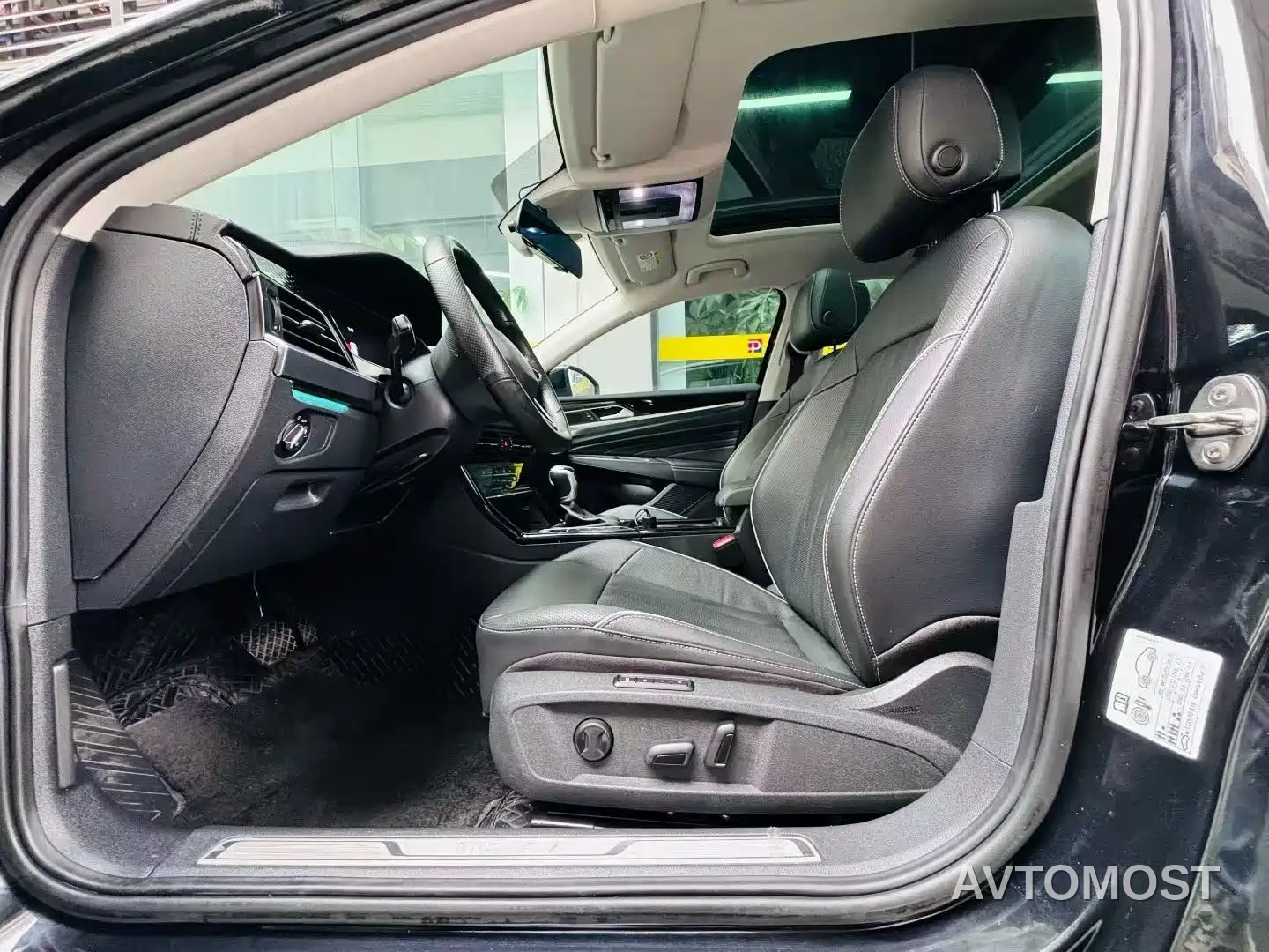Volkswagen Passat 2022 330TSI Luxury Edition — фото 5