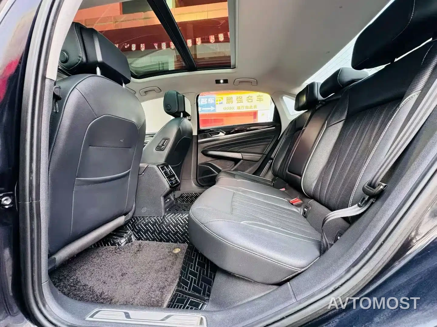 Volkswagen Passat 2022 330TSI Luxury Edition — фото 6