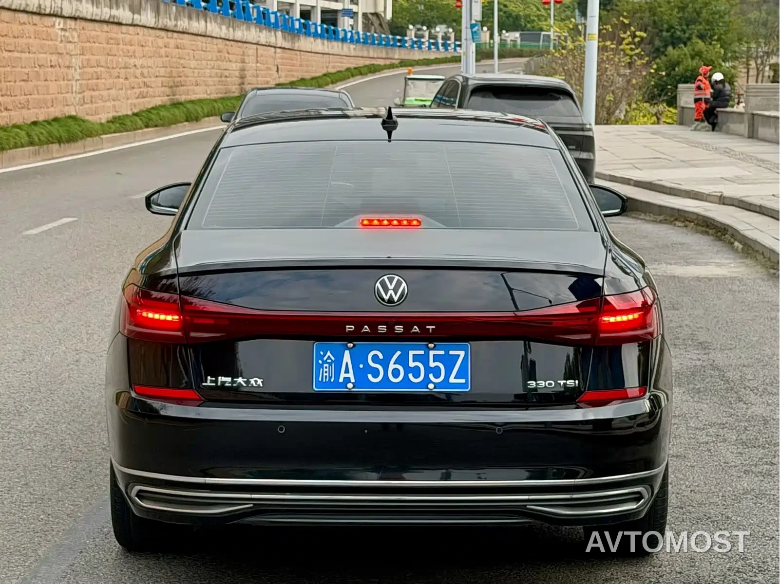 Volkswagen Passat 2022 330TSI Luxury Edition — фото 7