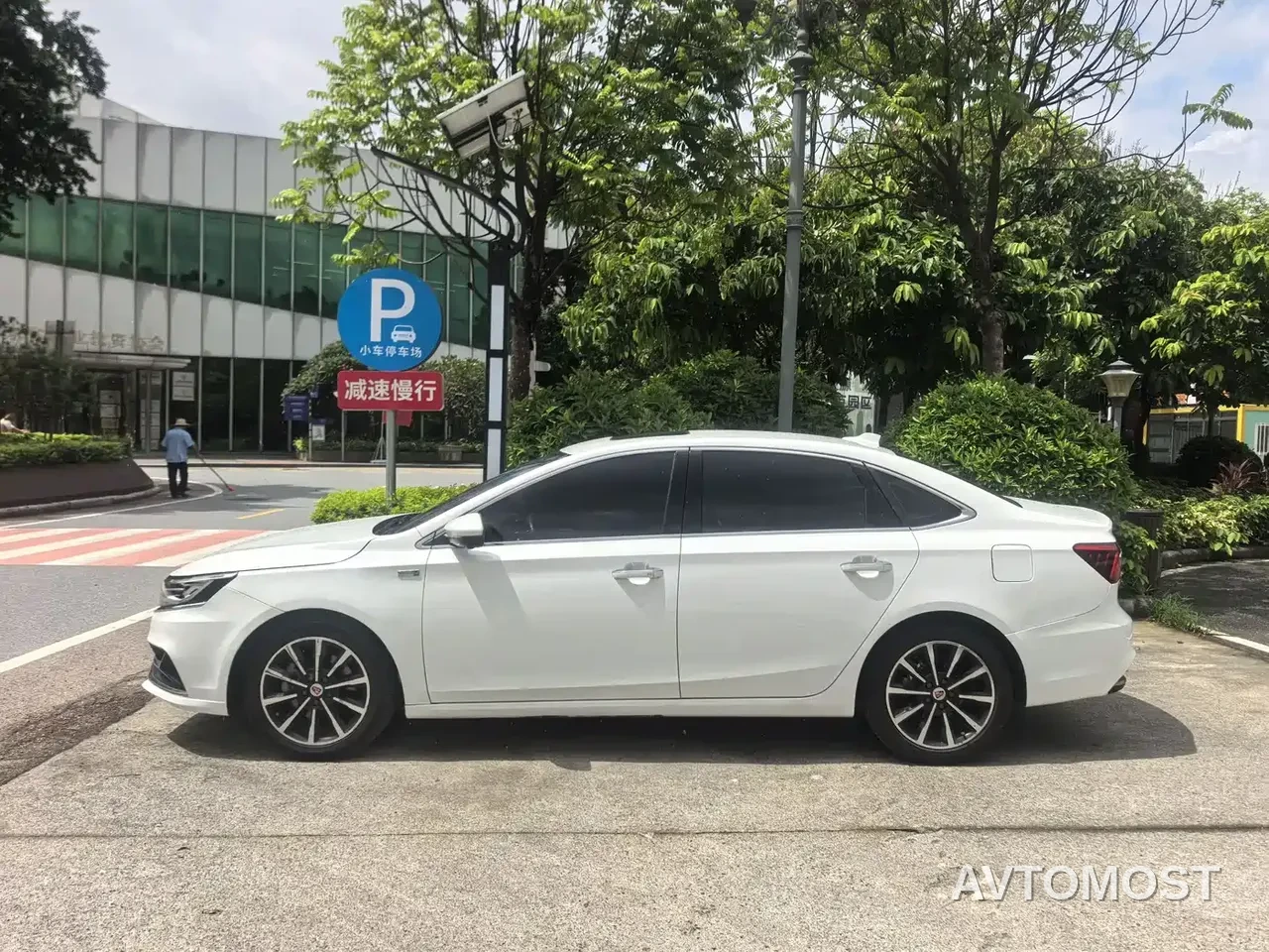 Roewe i6 New Energy 2019 PLUS 50T Internet Honor Intelligent Premium Edition — фото 2