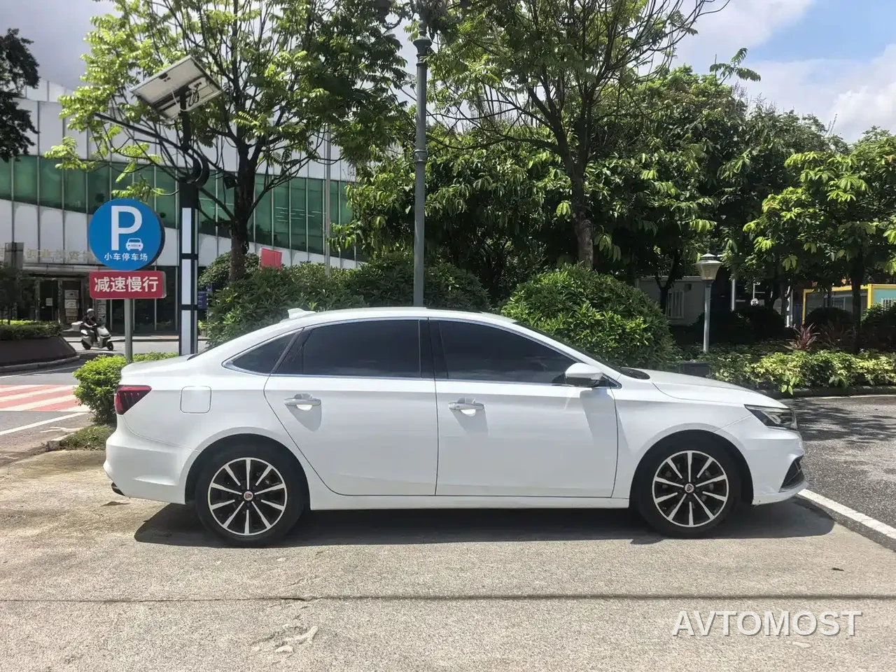 Roewe i6 New Energy 2019 PLUS 50T Internet Honor Intelligent Premium Edition — фото 5