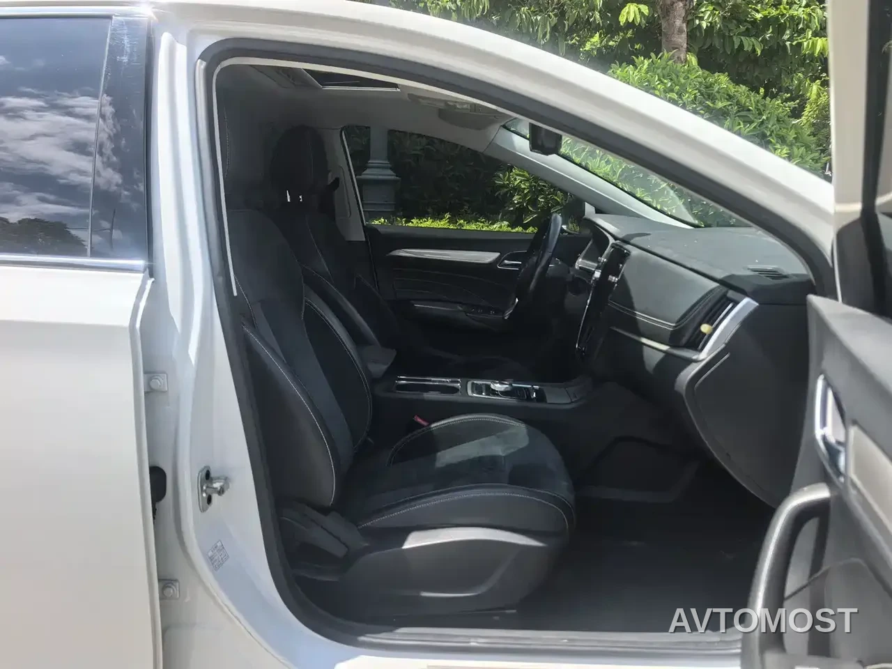 Roewe i6 New Energy 2019 PLUS 50T Internet Honor Intelligent Premium Edition — фото 8