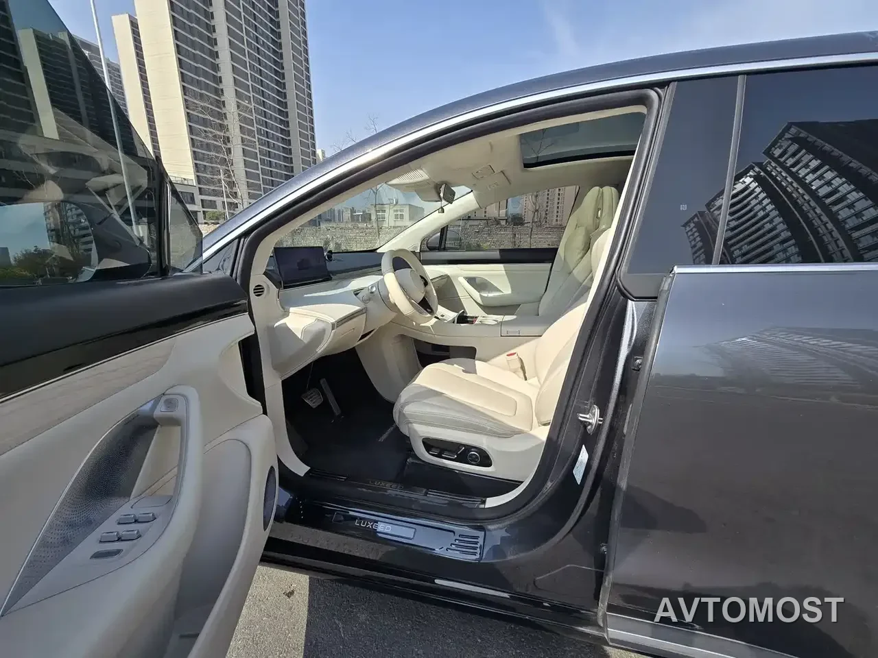 Zhijie Luxeed R7 2025 Extended Range 251km Pro — фото 2