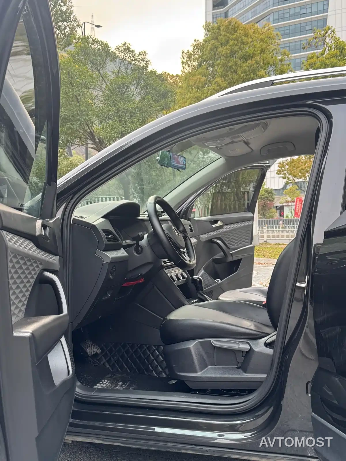 Volkswagen Tharu 2022 280TSI 2WD Trend — фото 13