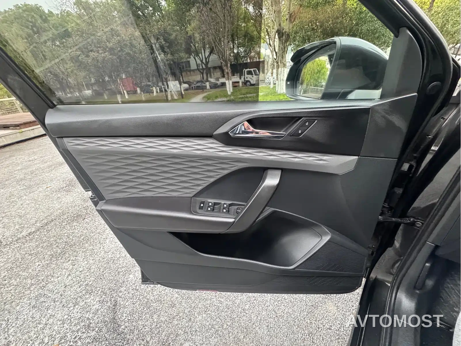 Volkswagen Tharu 2022 280TSI 2WD Trend — фото 18