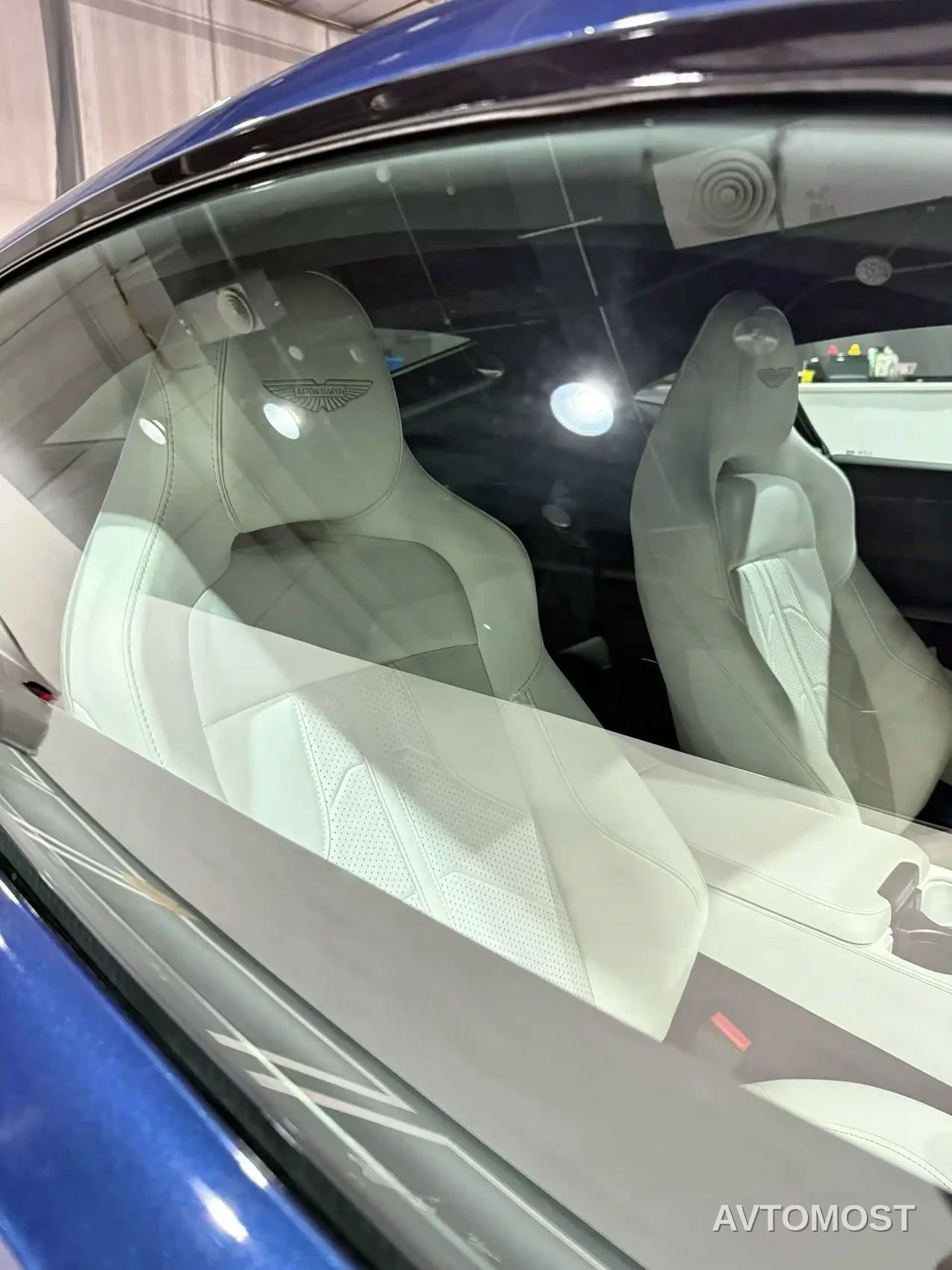 Aston Martin V8 Vantage 2024 4.0T V8 Coupe — фото 8