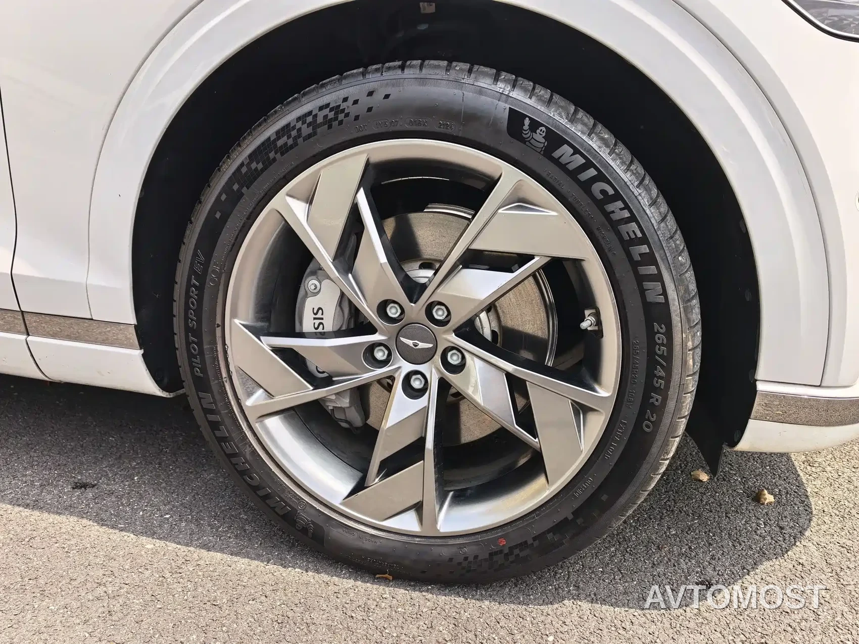 Genesis GV70 Electric 2023 Electric GV70 Flagship — фото 9