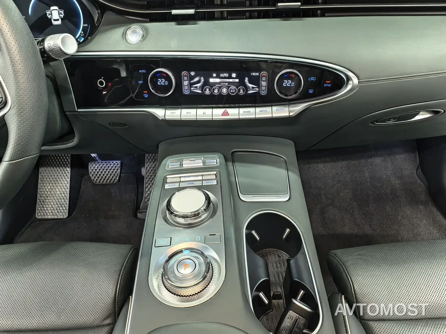 Genesis GV70 Electric 2023 Electric GV70 Flagship — фото 12
