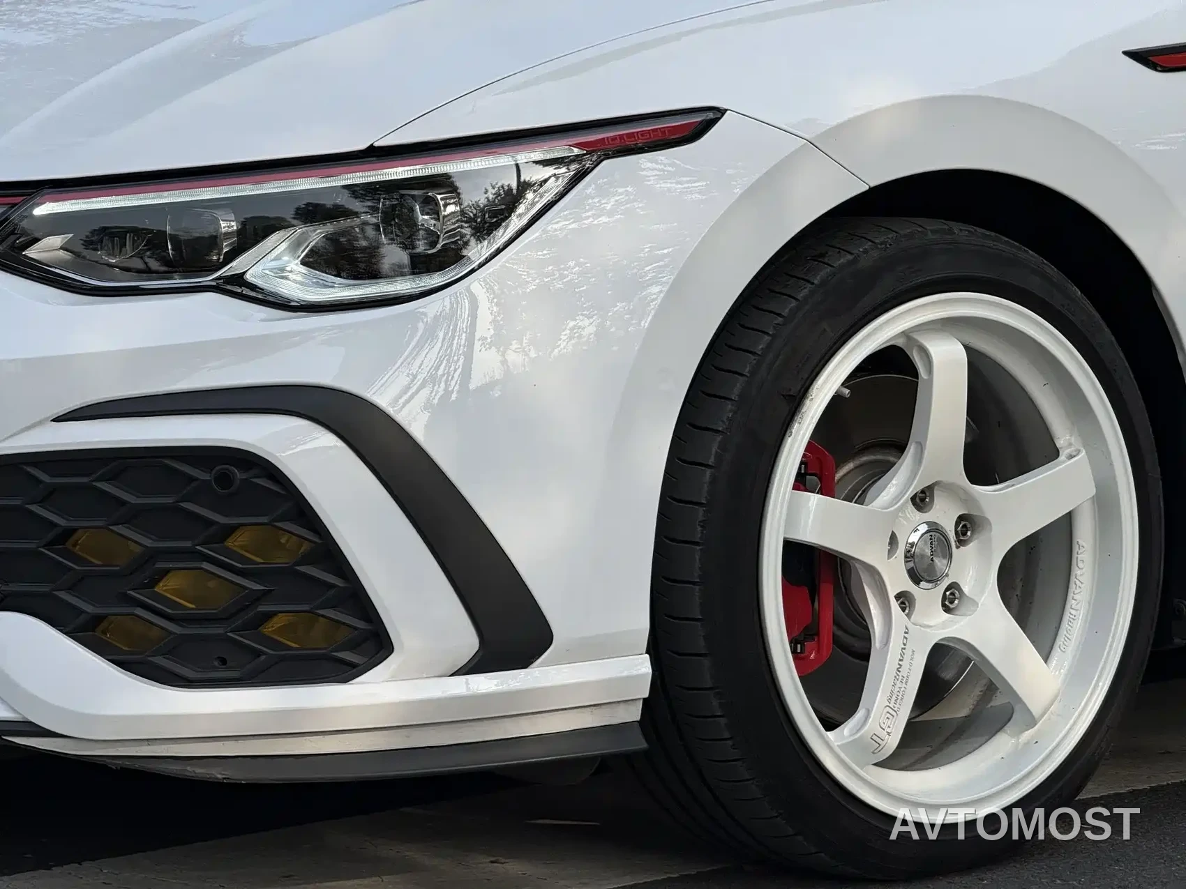 Volkswagen Golf GTI 2023 380TSI DSG GTI — фото 5